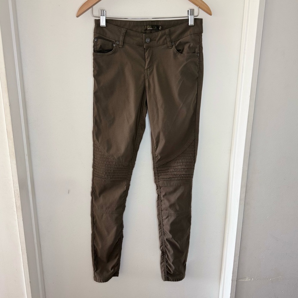 PrAna Briann Pants Slim Stretch Military Style Women’s 2 Pleated Knee Detail EUC